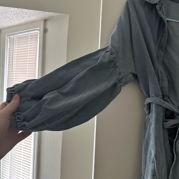 Puff sleeve denim romper - Picture 3 of 3